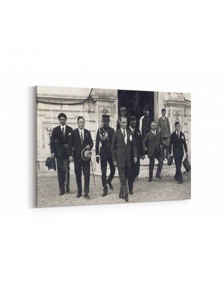 Atatürk Yürürken Kanvas Tablosu